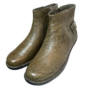 NWOT Clarks Bendables Women’s Nikki Star Leather Ankle Boots Green Size 8.5